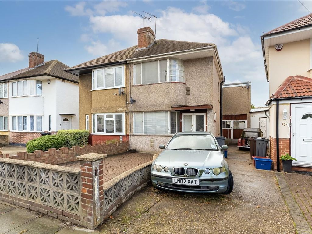 4 bed semidetached house for sale in Northumberland Crescent, Feltham