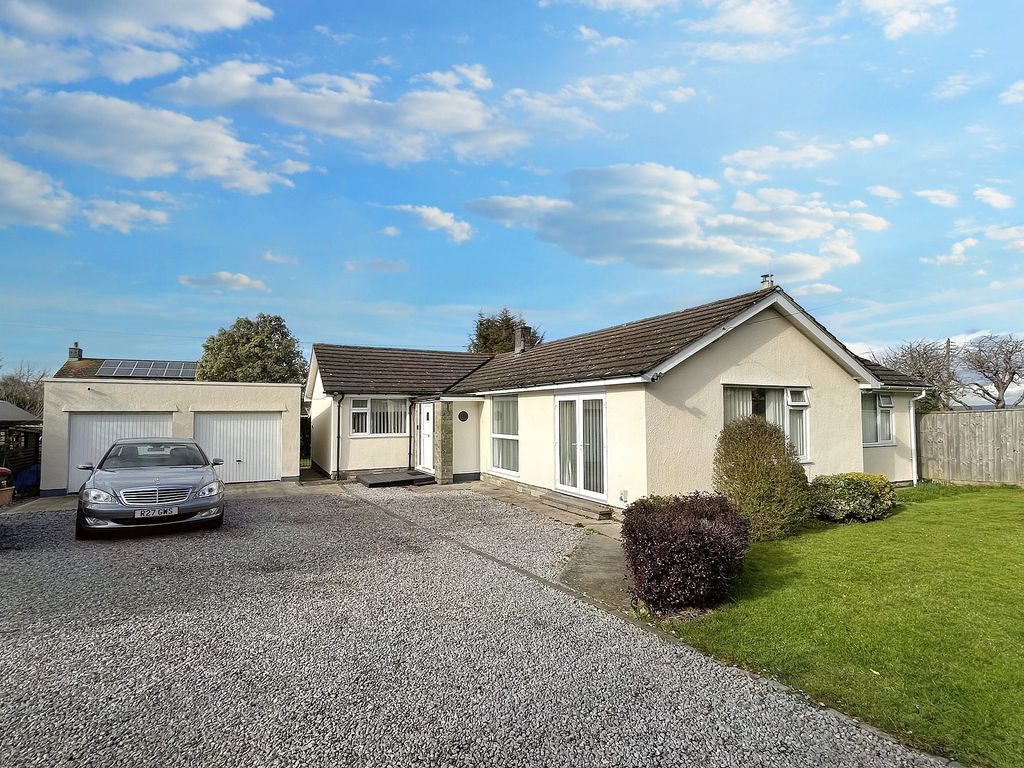 4 bed detached bungalow for sale in Cooks Lane, Banwell, North Somerset