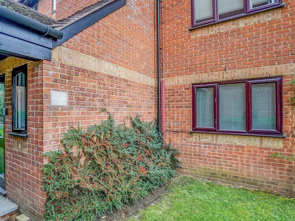 1 bed flat for sale in Courtlands Close, Watford WD24 Zoopla