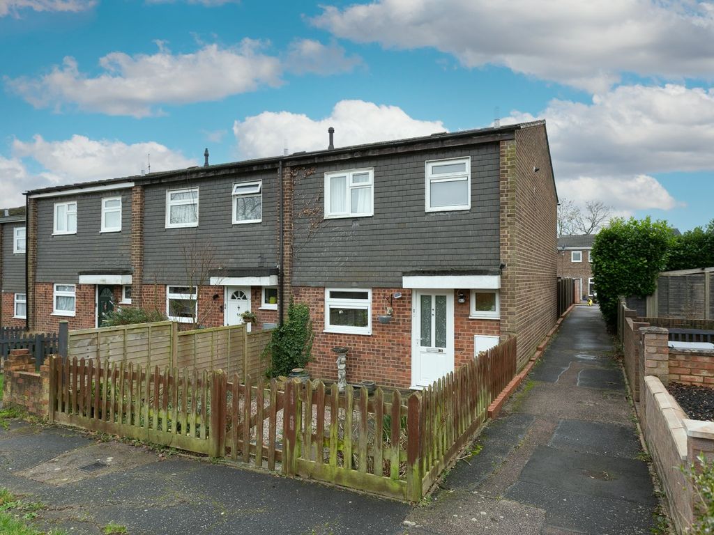 3 bed end terrace house for sale in Lomond Road, Hemel Hempstead