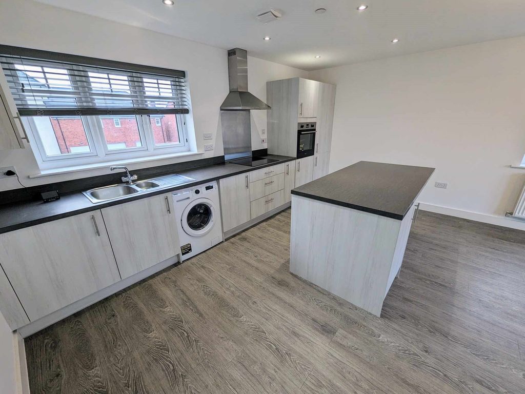 2 bed flat to rent in Walker Point Way, Newport NP20, £1,100 pcm Zoopla