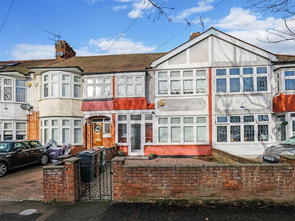 3 bed terraced house for sale in Marmion Avenue, Chingford E4 Zoopla