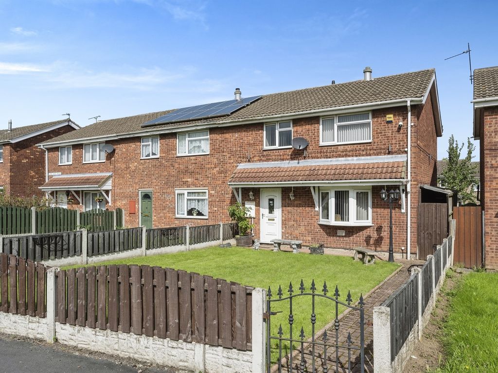 3 bed town house for sale in Lime Tree Walk, Denaby Main, Doncaster
