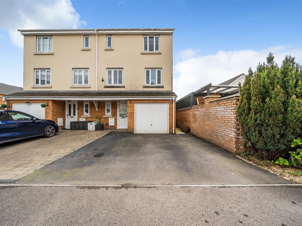 3 bed town house for sale in Village Drive, Gorseinon, Swansea SA4, £