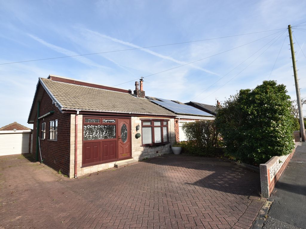 2 bed semidetached bungalow to rent in Bleasdale Avenue, Kirkham