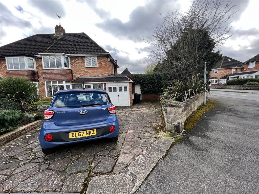 3 bed semidetached house for sale in Southfield Avenue, Castle