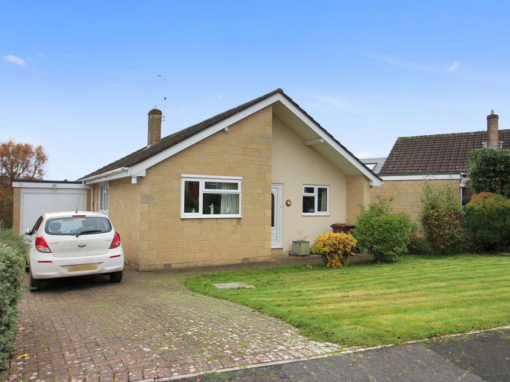 3 bed detached bungalow for sale in Mendip Drive, Frome BA11, £400,000