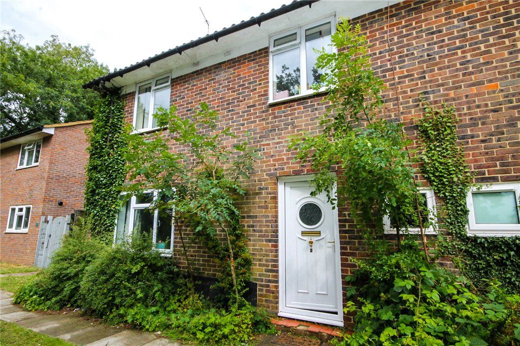 3 bed semidetached house for sale in Waterfield Green, Tadworth