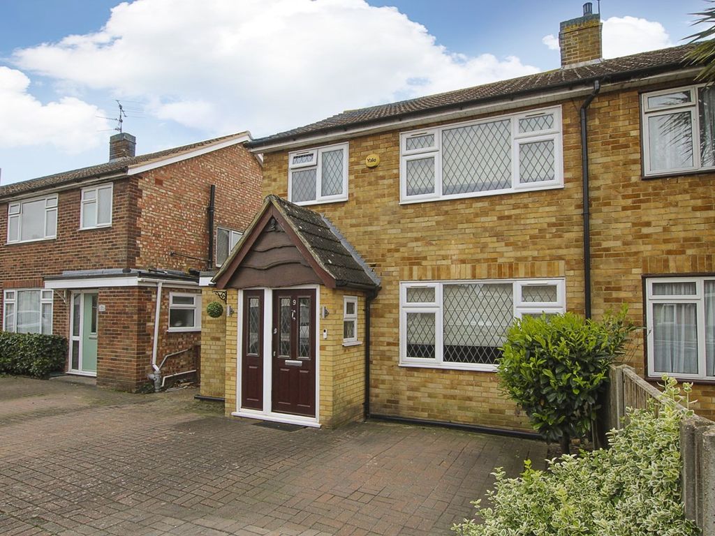 3 bed semidetached house for sale in Walnut Tree Road, Shepperton TW17