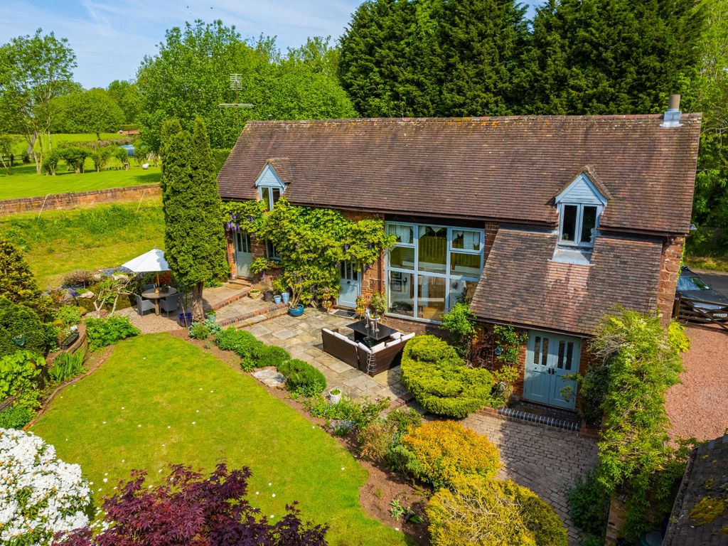 4 Bed Barn Conversion For Sale In Yieldingtree Broome Stourbridge DY9 4-bed-barn-conversion-for-sale-in-yieldingtree-broome-stourbridge-dy9