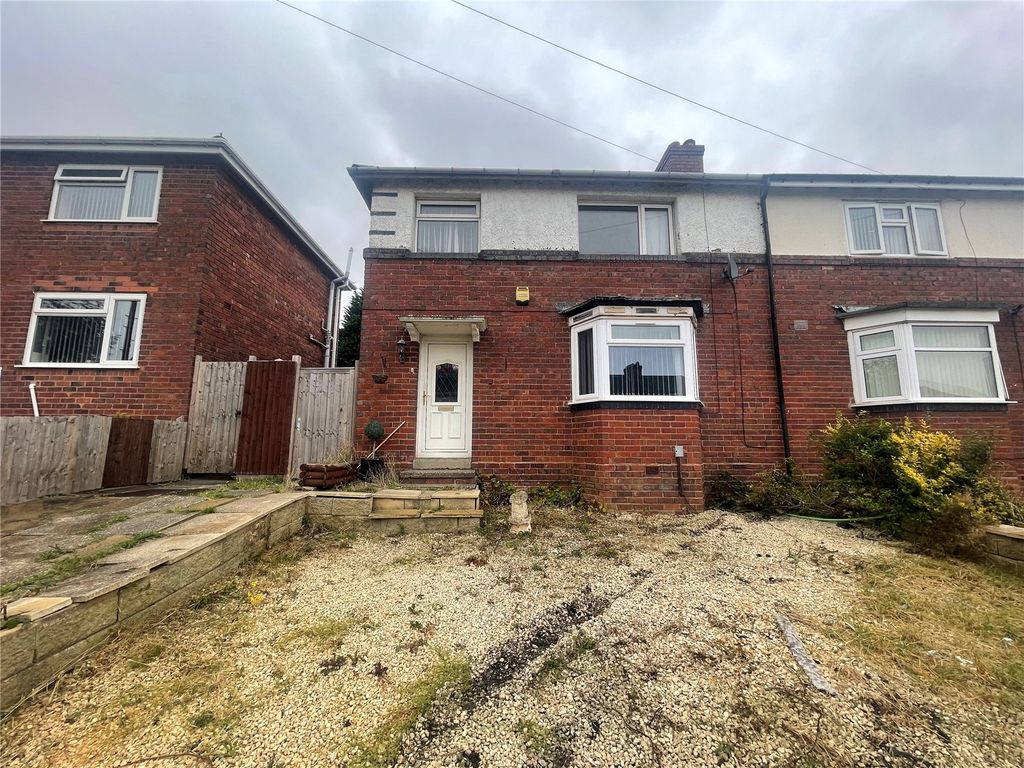 3 bed semidetached house for sale in Wallace Road, Oldbury, West