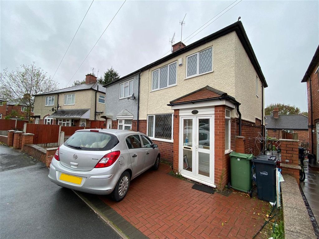 3 bed semidetached house to rent in Beauty Bank Crescent, Stourbridge