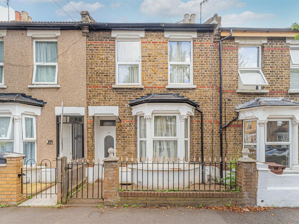 3 bed terraced house for sale in Springfield Road, London E17, £600,000