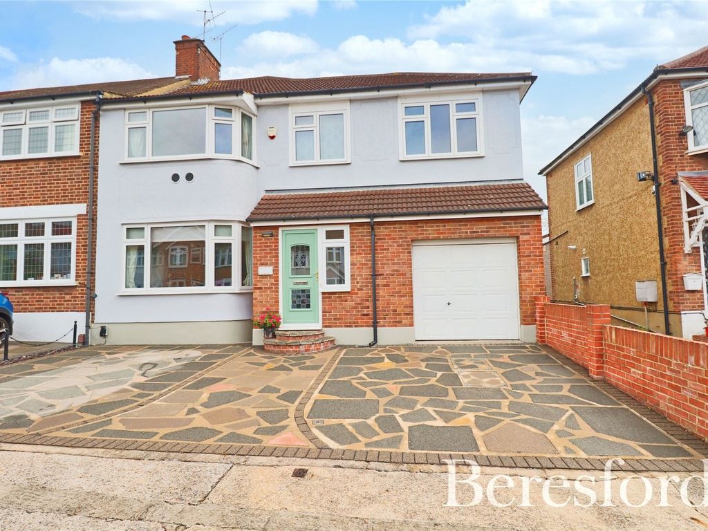 4 bed end terrace house for sale in Stanley Avenue, Gidea Park RM2 Zoopla