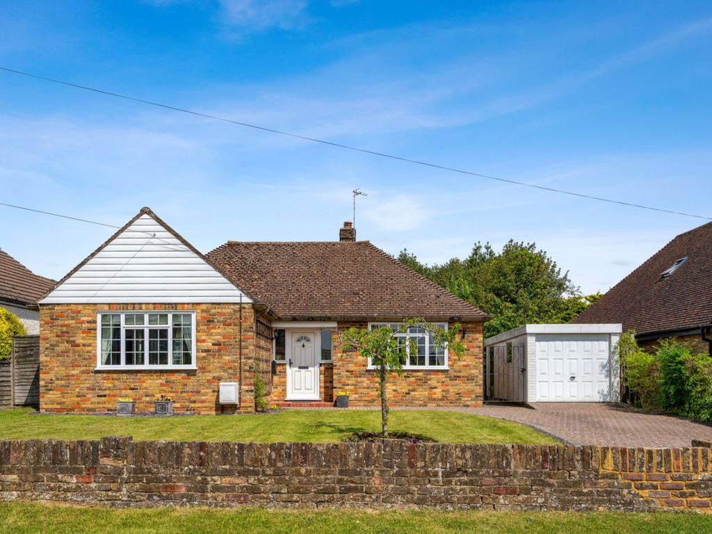 2 bed bungalow for sale in Hillfield Square, Chalfont St Peter