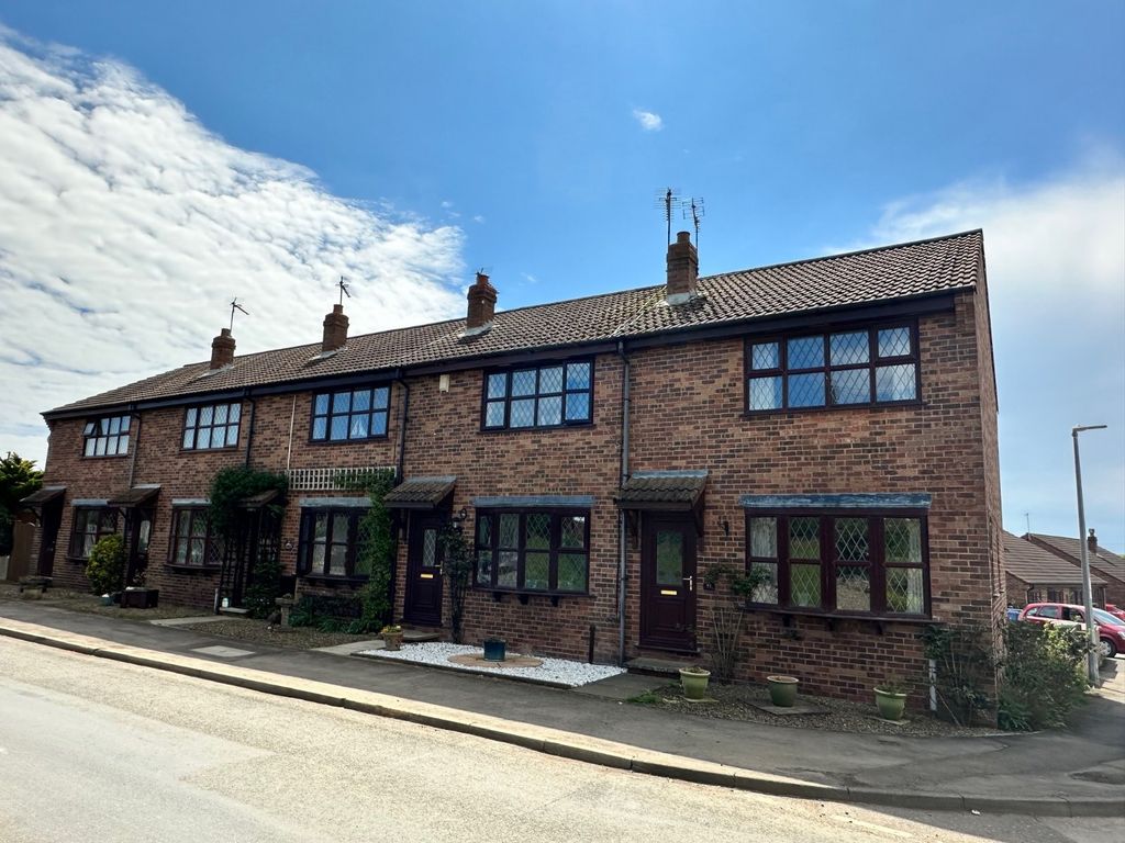 2 bed end terrace house for sale in High Street, Bempton, Bridlington