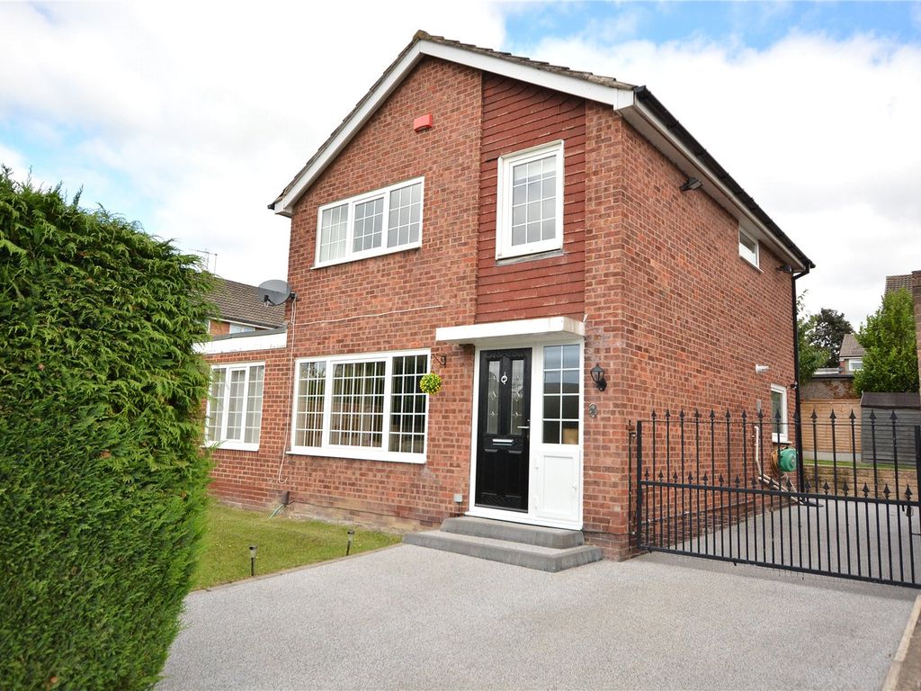 3 bed detached house for sale in Newlaithes Garth, Horsforth, Leeds