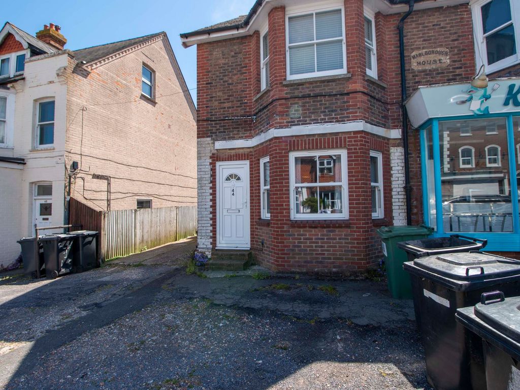 1 bed flat for sale in Framfield Road, Uckfield TN22, £125,000 Zoopla