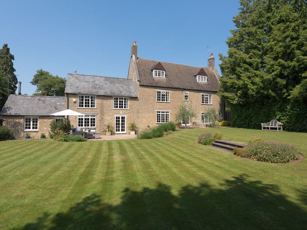 6 bed country house for sale in Wheatsheaf Lane, Hinwick, Bedfordshire