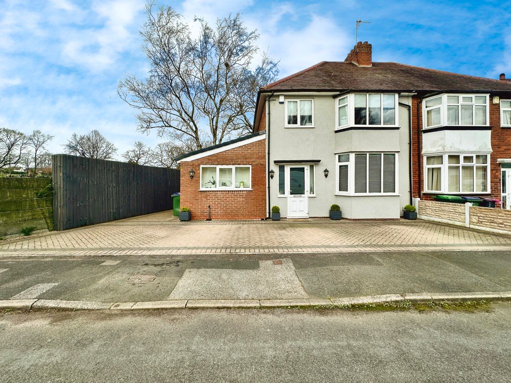 3 bed semidetached house for sale in Allen Road, Wednesbury