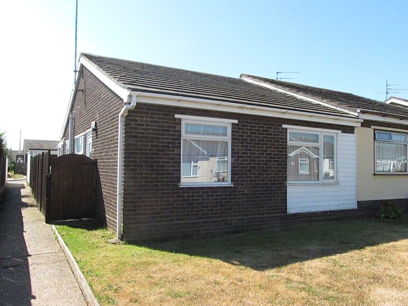 2 bed bungalow to rent in Pelham Close, Dovercourt, Harwich, Essex CO12, £900 pcm Zoopla