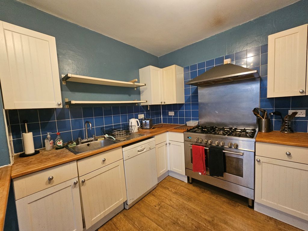 4 bed property to rent in Winchester Road, Shirley, Southampton SO16, £