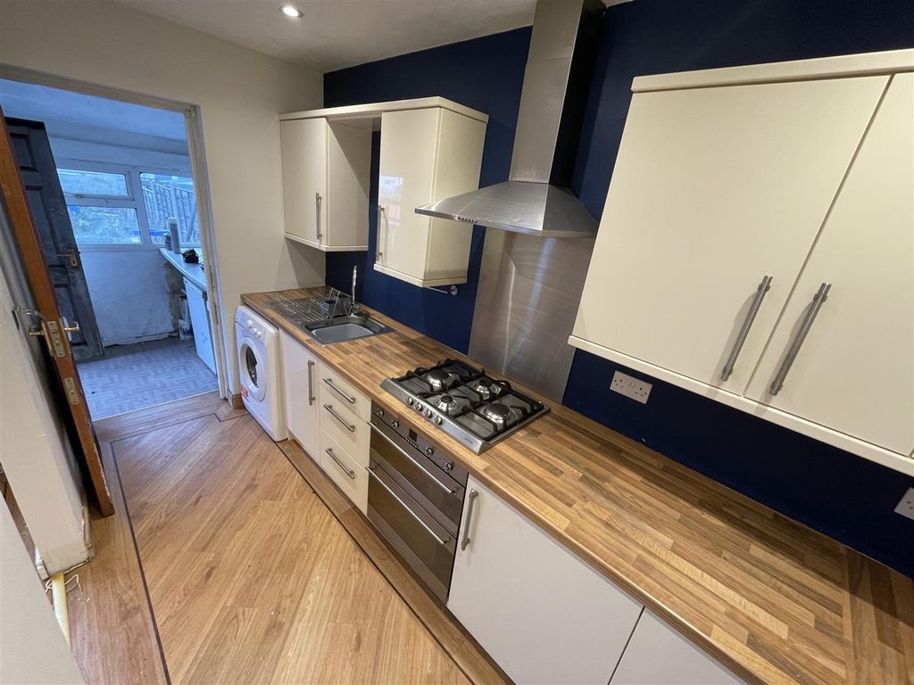 3 bed property to rent in Beech Avenue, Radcliffe, Manchester M26 Zoopla