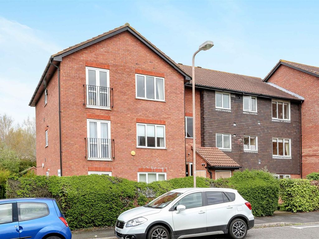 2 bed flat for sale in Buckingham Court, Dorset Road, Belmont, Sutton