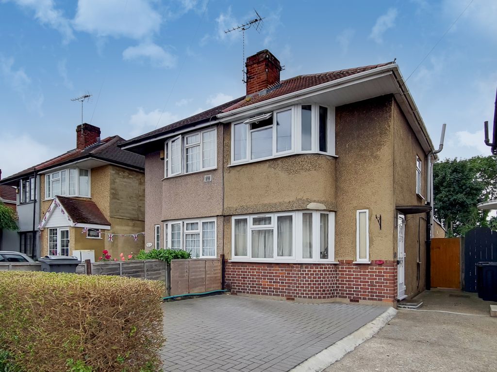 3 bed semidetached house for sale in Northumberland Crescent, Feltham