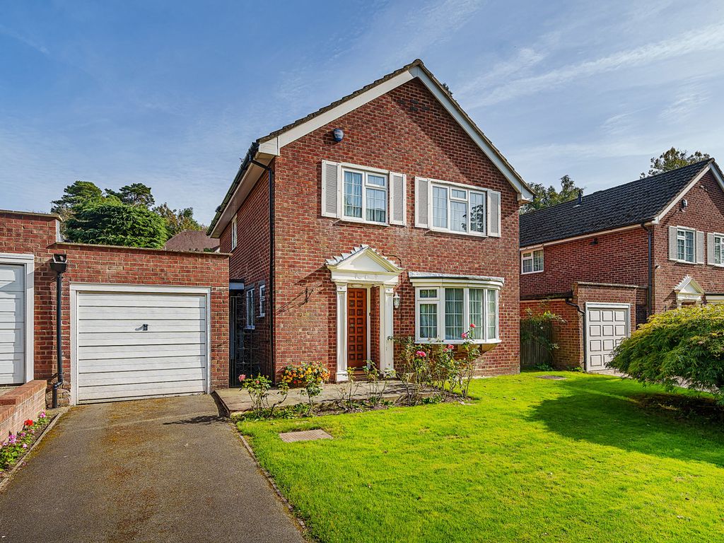 3 bed linkdetached house for sale in Friths Drive, Reigate, Surrey RH2