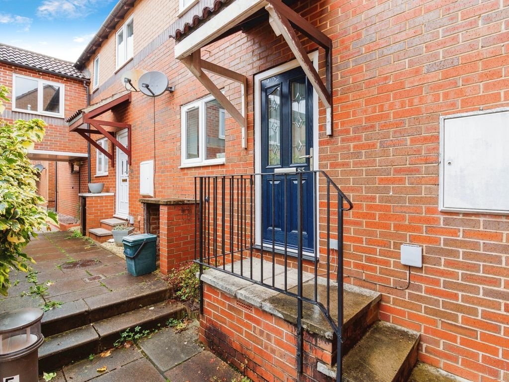 2 bed terraced house for sale in Farm Hill, Exeter EX4, £190,000 Zoopla