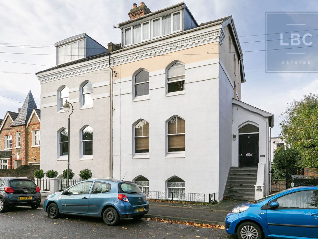 1 bed flat to rent in Matham Road, East Molesey KT8, £1,175 pcm Zoopla