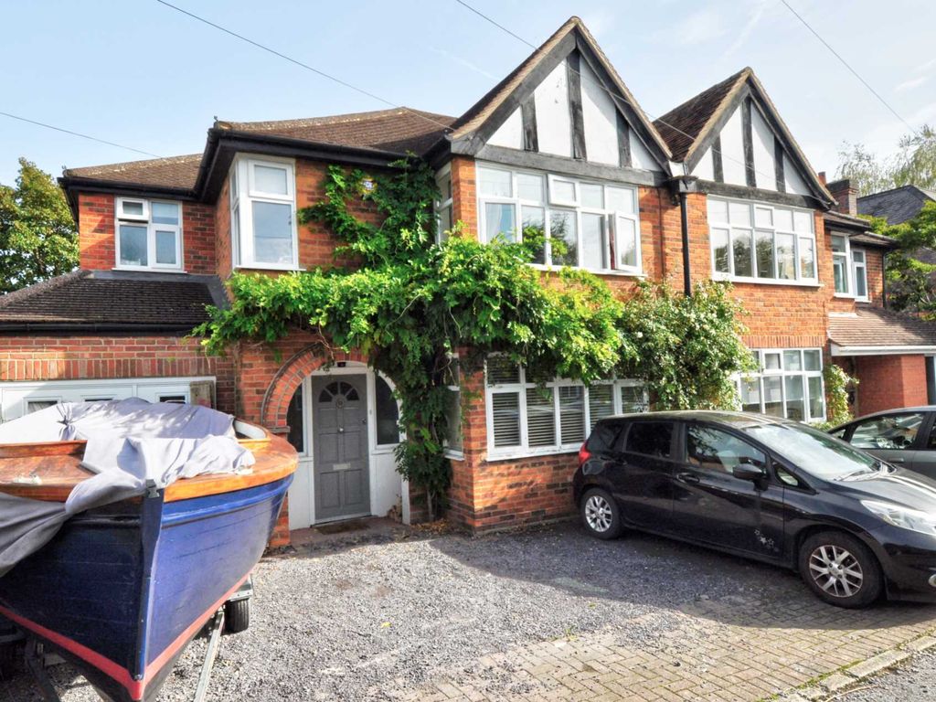 4 bed semidetached house for sale in Wyndale Close, Henley On Thames