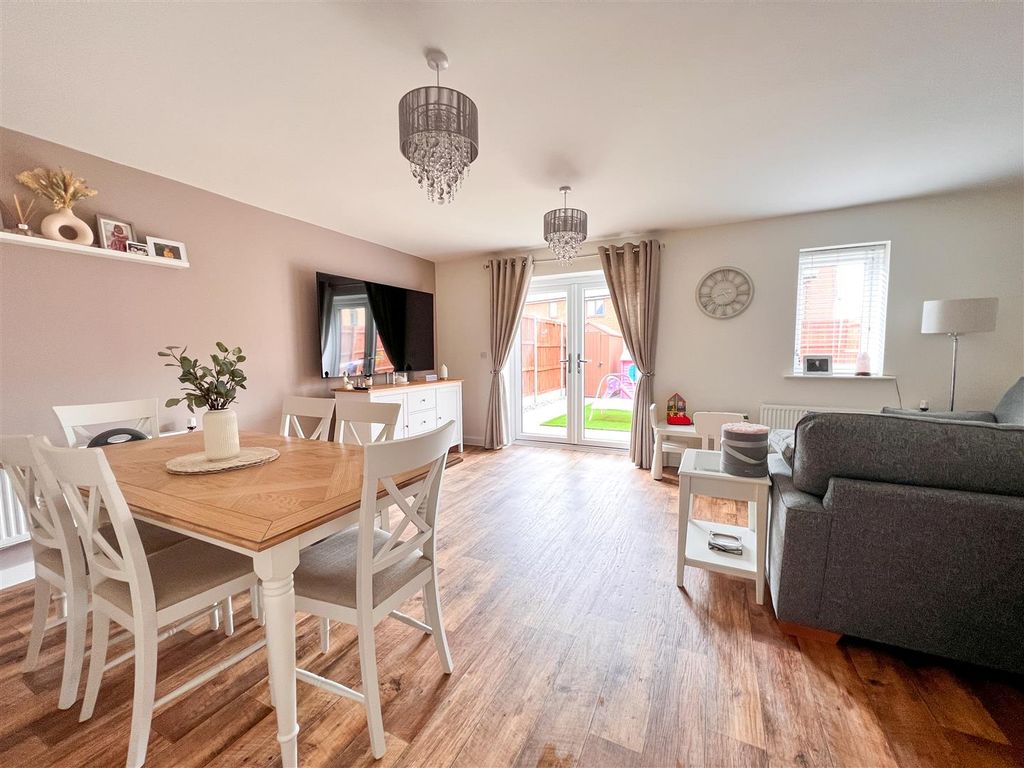 2 bed property for sale in Sassoon Mews, Northfleet, Gravesend DA11