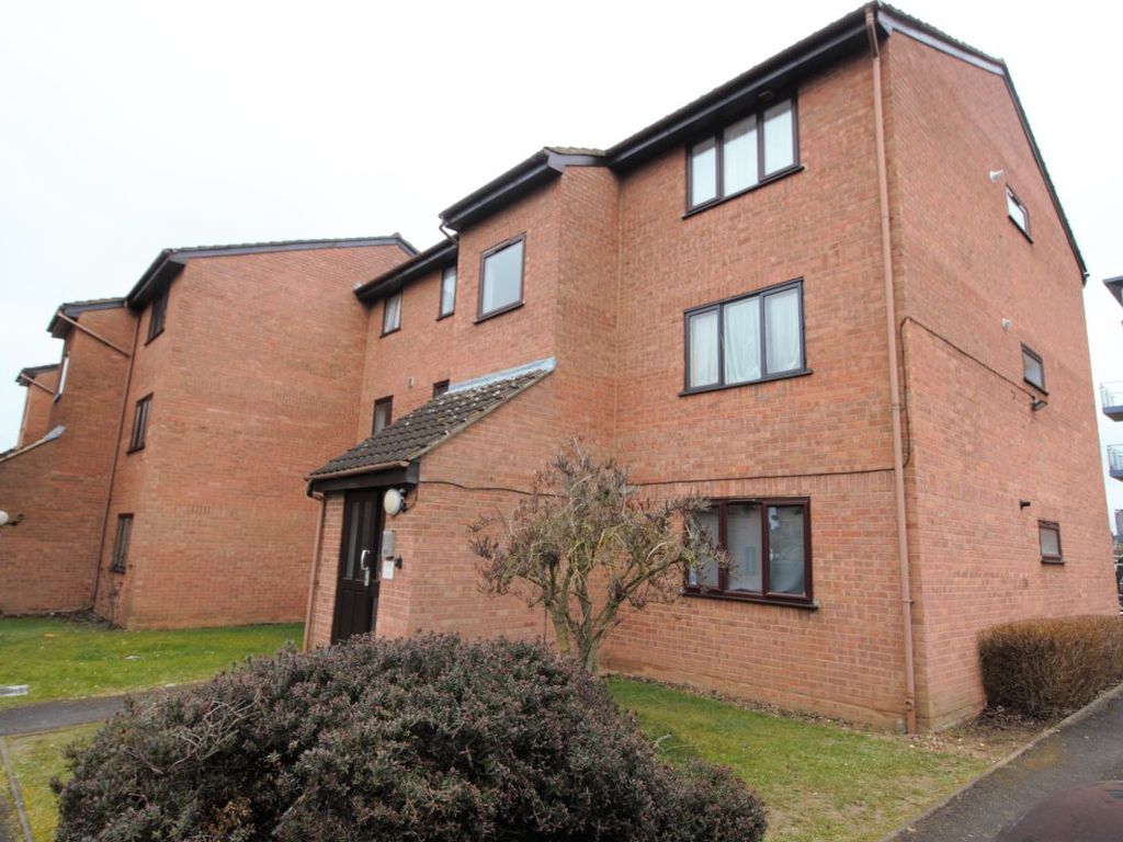 Studio to rent in Solar Court, King Avenue, Watford WD18 Zoopla