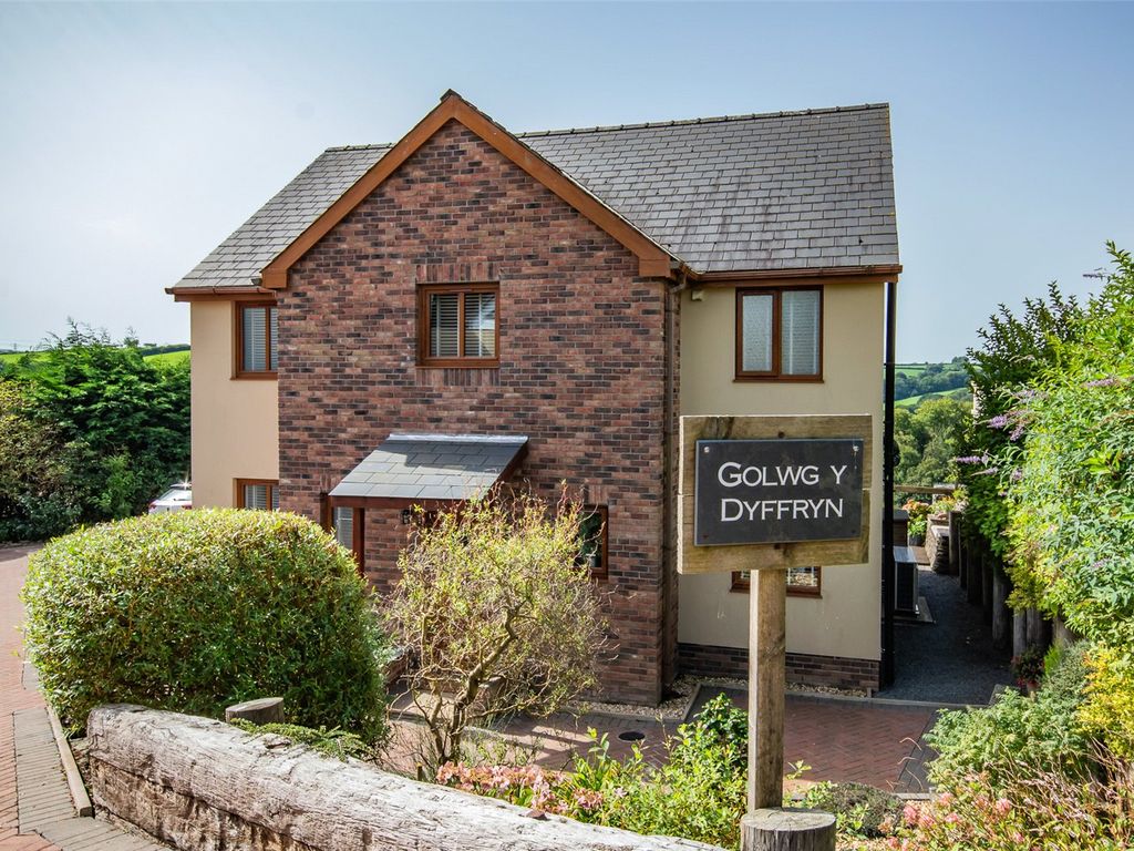 4 bed detached house for sale in Croesyceiliog, Carmarthen