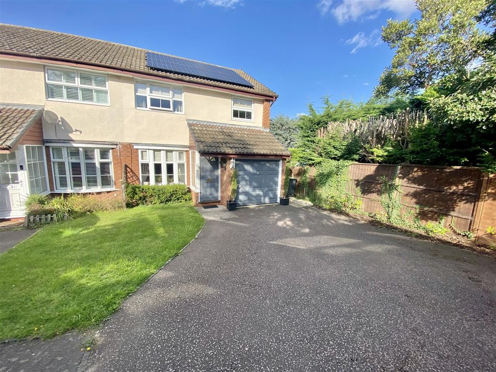 3 bed semidetached house for sale in Kershaw Close, Luton LU3, £365,000 Zoopla