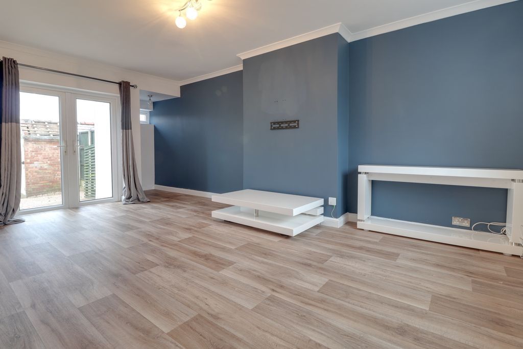 3 bed terraced house to rent in Broad Street, Clifton, Shefford SG17, £1,600 pcm Zoopla