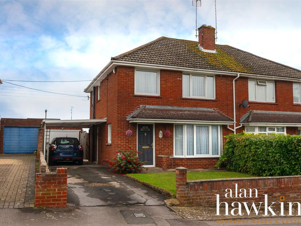 3 bed semidetached house for sale in Longleaze, Royal Wootton Bassett, Swindon SN4, £310,000