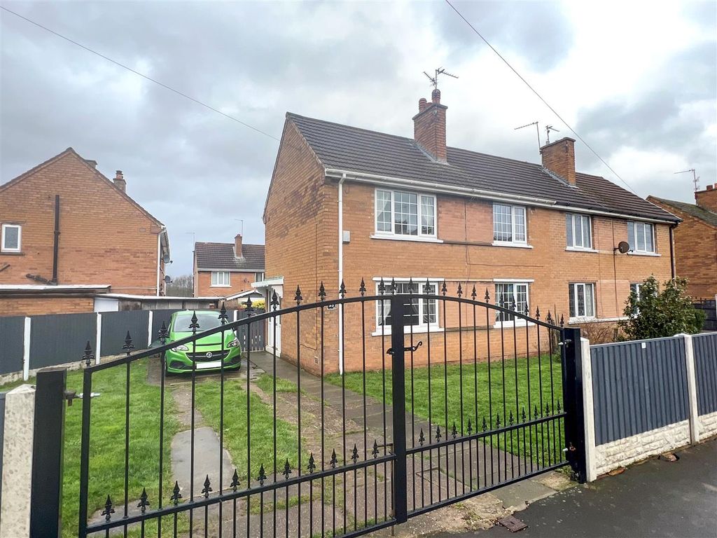 3 bed semidetached house for sale in Glebe Road, Campsall, Doncaster