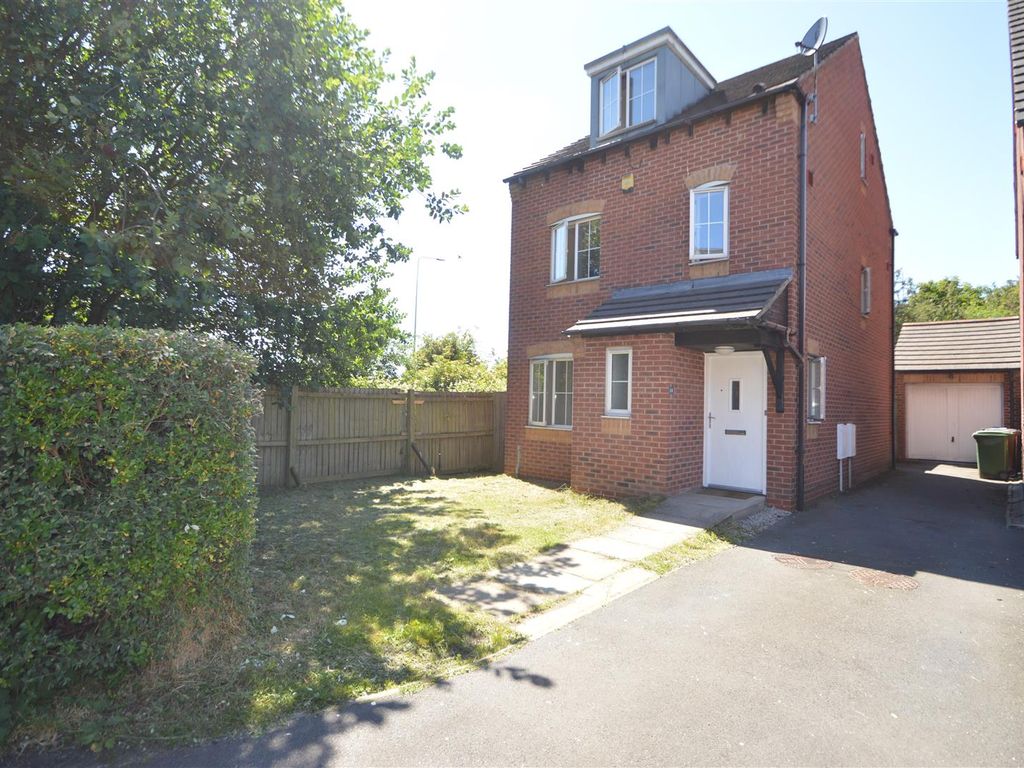 4 bed property to rent in Summercroft Close, Golborne, Warrington WA3