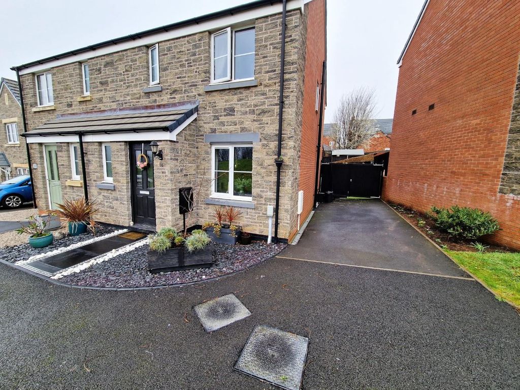 3 bed semidetached house for sale in Clos Y Cerddin, Coity, Bridgend