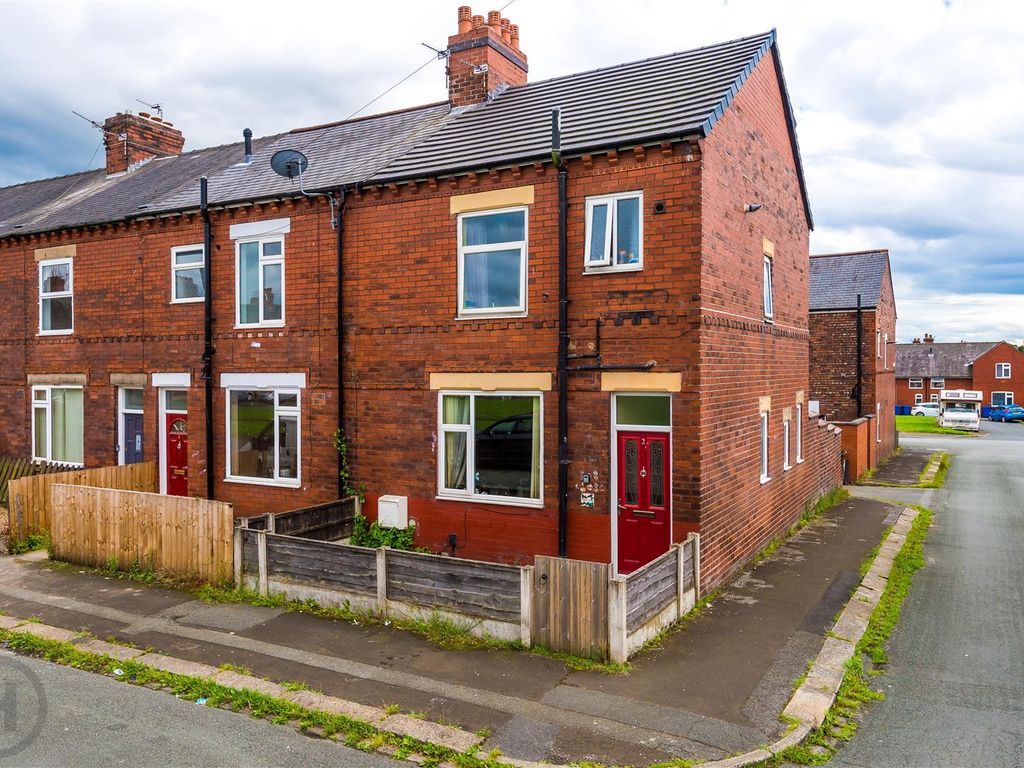 3 bed end terrace house for sale in South Avenue, Hope Carr, Leigh WN7