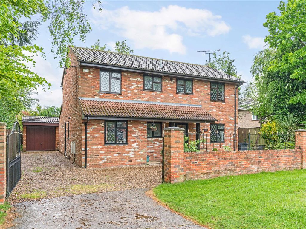 5 bed detached house for sale in Oak Crescent, High HP12 Zoopla