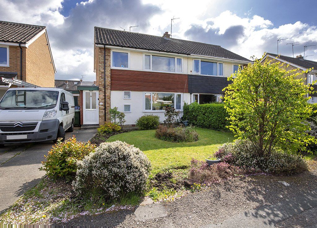 3 bed semidetached house to rent in Allington Drive, York, North