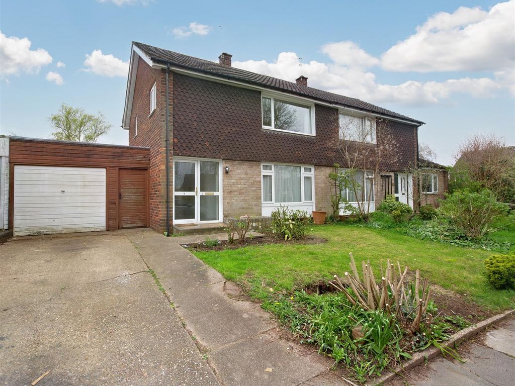 3 bed semidetached house for sale in St. Michaels Square, Bramcote
