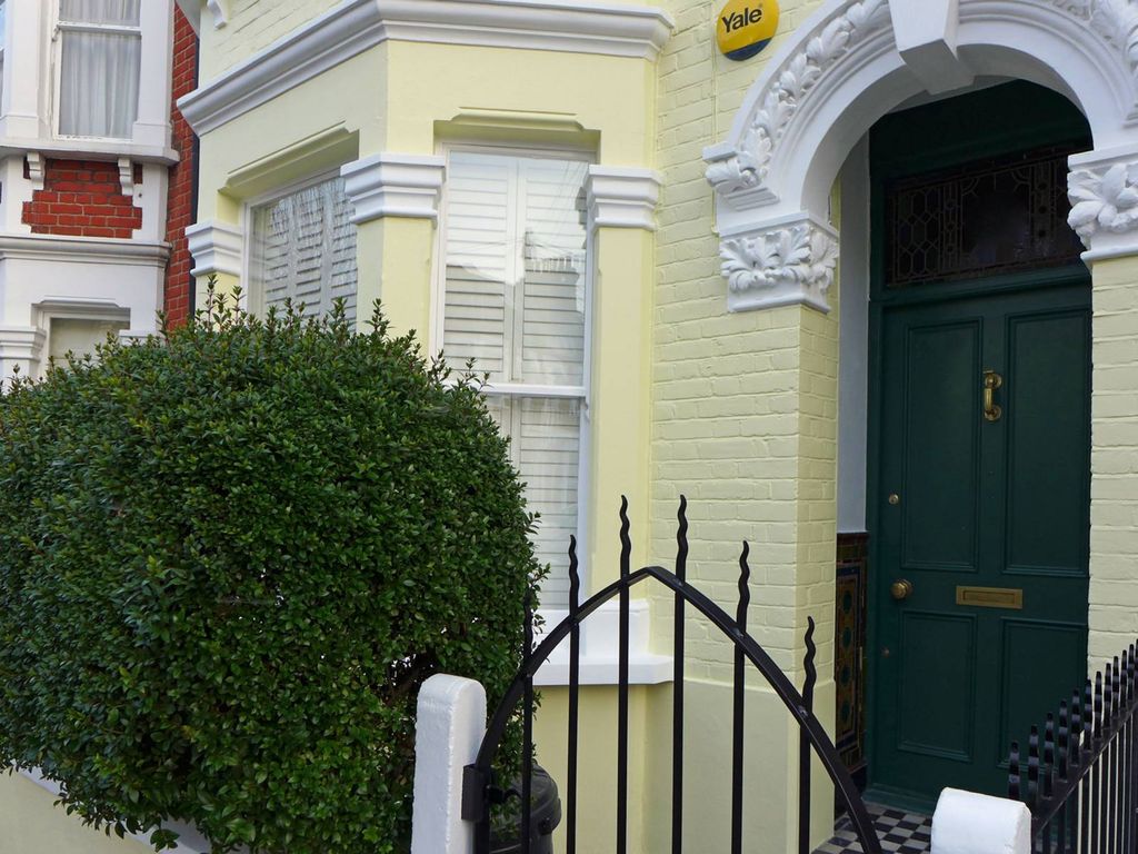 Forthbridge Road, Clapham Common North Side, London SW11