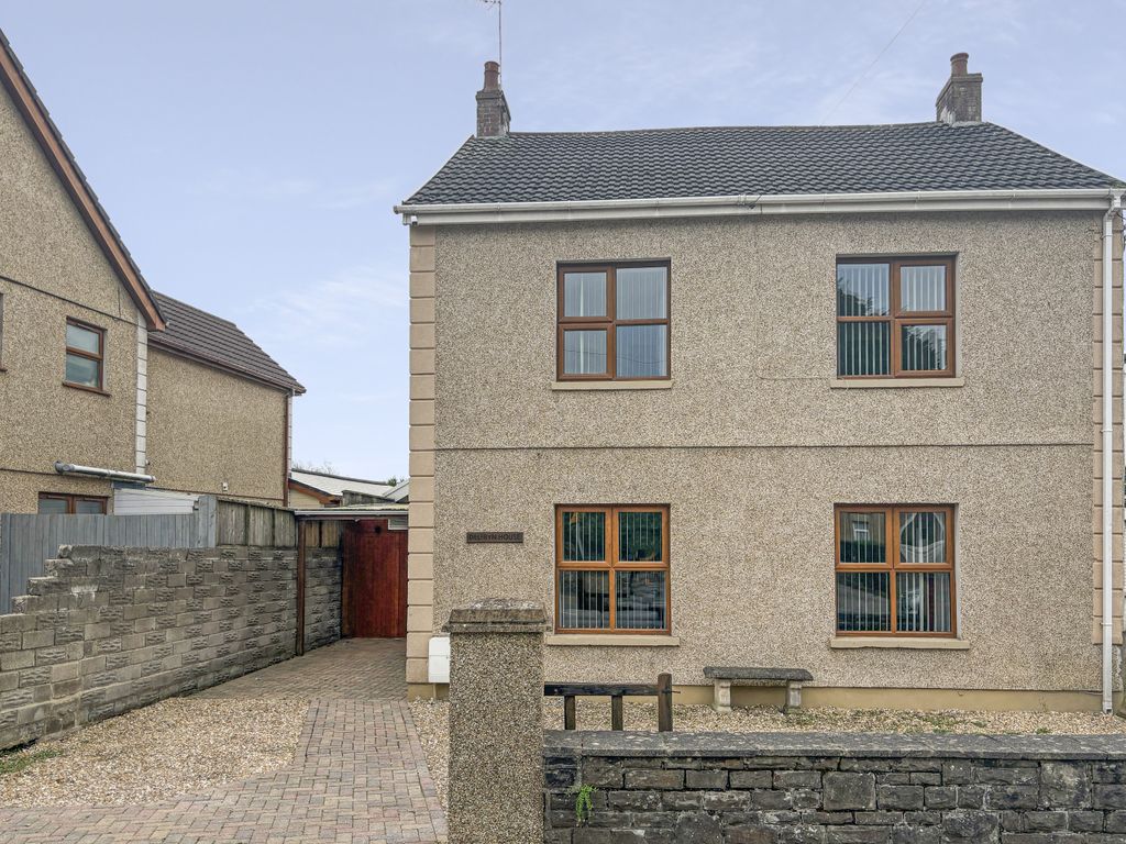 4 bed detached house for sale in Llwynhendy Road, Llanelli SA14, £