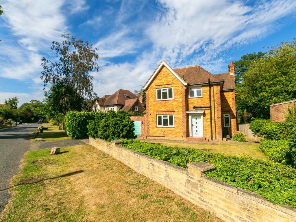 3 bed detached house to rent in Vale Road, Chislehurst BR1, £2,500 pcm