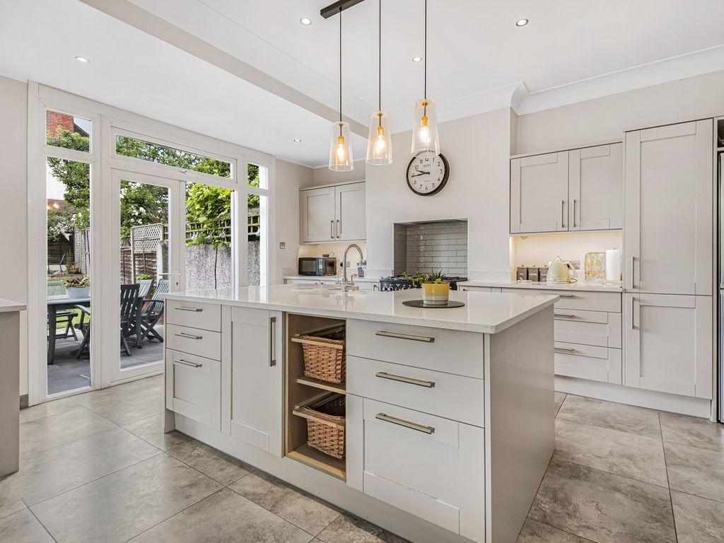 4 bed semidetached house for sale in Pollards Hill North, London SW16